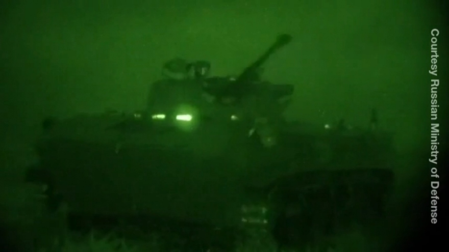 Lính dù Nga diễn tập đổ bộ, tấn công lúc nửa đêm